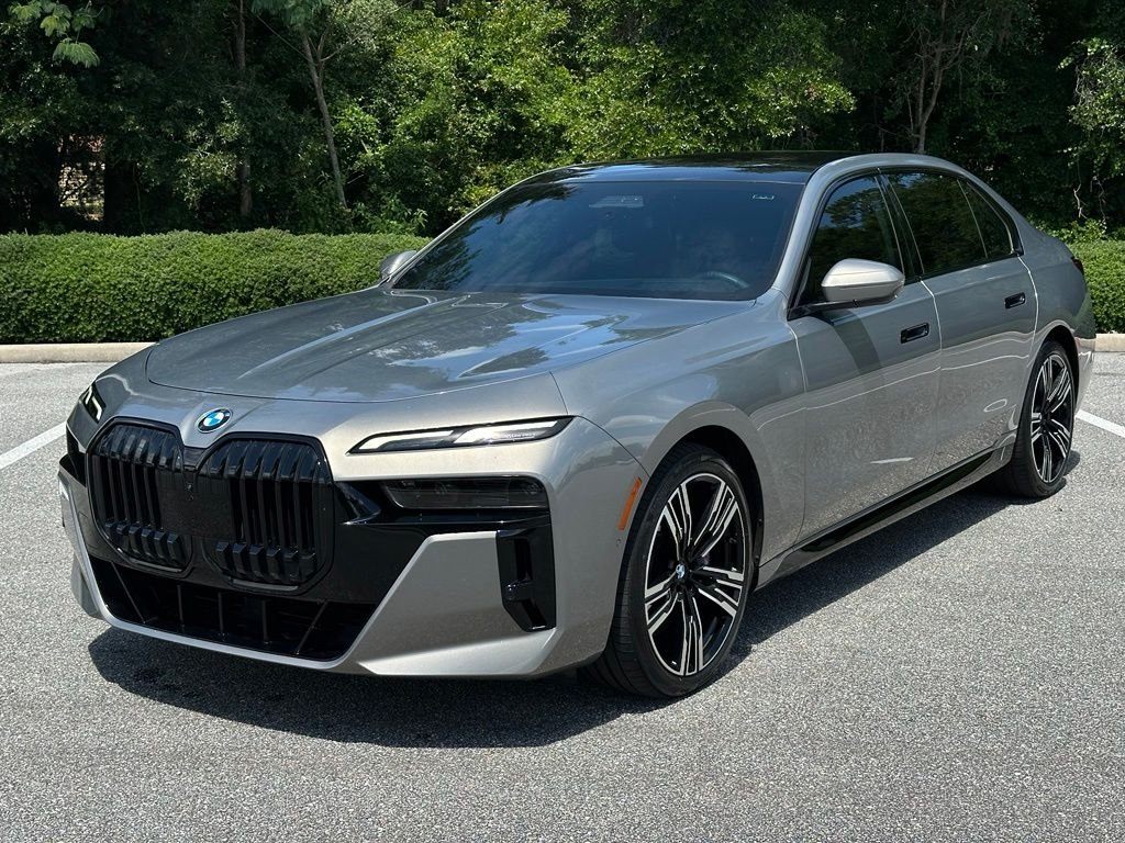 2023 BMW M740i